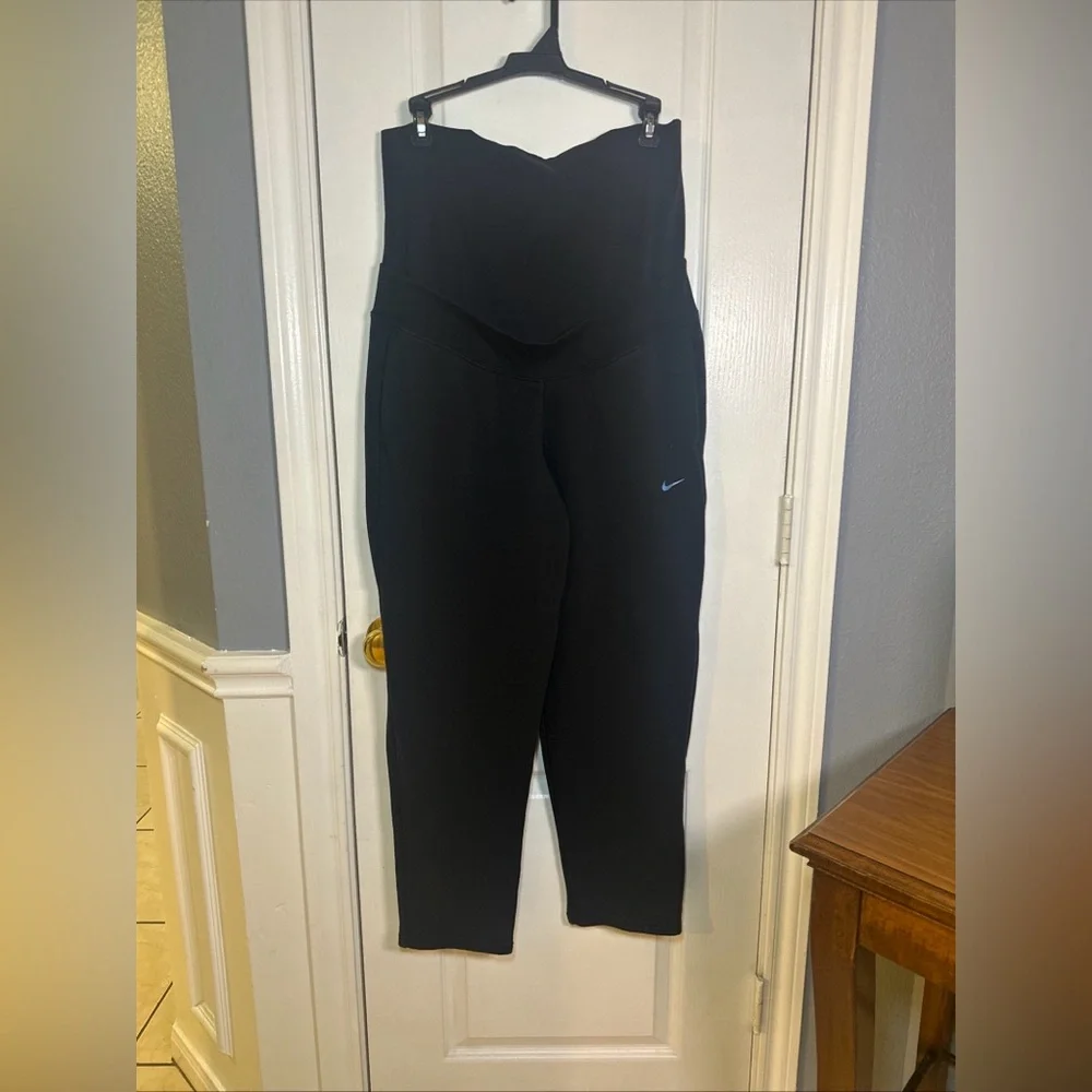 Nike One‎ Training Maternity Pants Size Medium Color Black